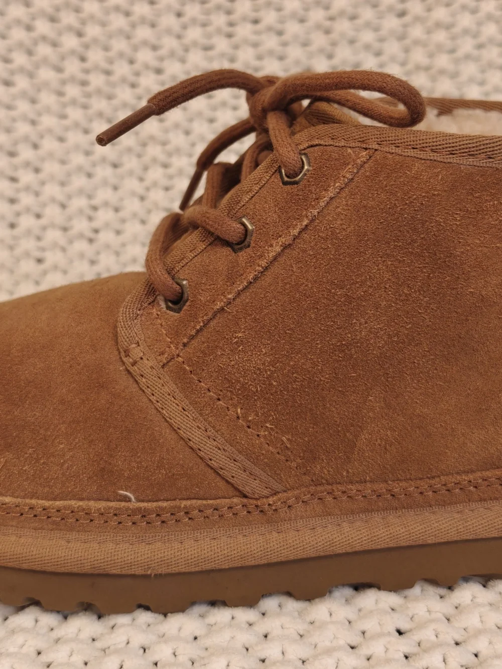 UGG Men's Neumel Suede Lace Up Chukka Boots in Chestnut - Sz 7
